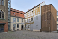 ARH - Strassen- und Hofansichten mit neuem Fluchtturm