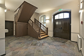 ARH - Zentralfoyer mit restaurierter Treppe