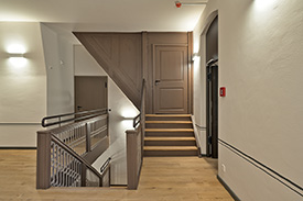 ARH - Zentralfoyer mit restaurierter Treppe