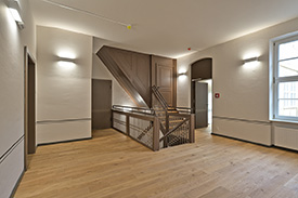 ARH - Zentralfoyer mit restaurierter Treppe