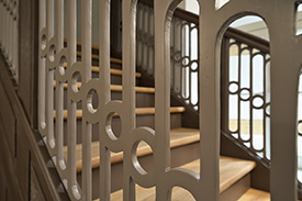 ARH - Zentralfoyer mit restaurierter Treppe